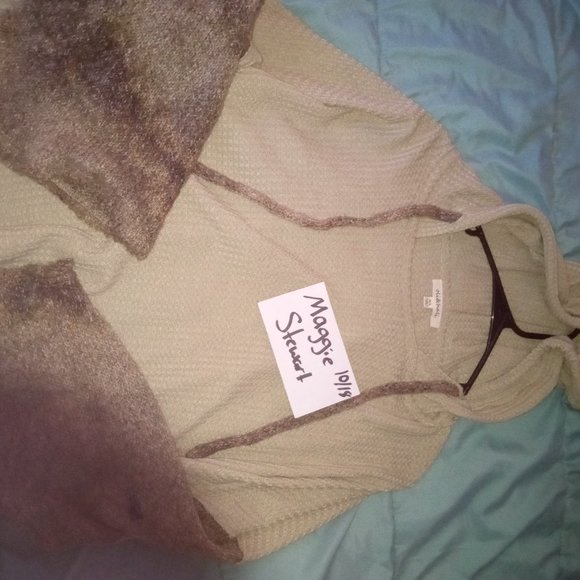 Beautiful new Oli & Hali top - Picture 1 of 3